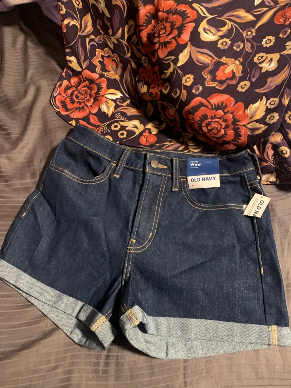 NWT Old Navy Wow 3” Cuffed Shorts